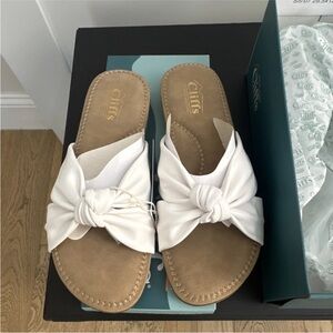 Cliffs by WHITE MOUNTAIN White and Tan Knotted Sandals